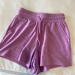 ALO yoga shorts in xs